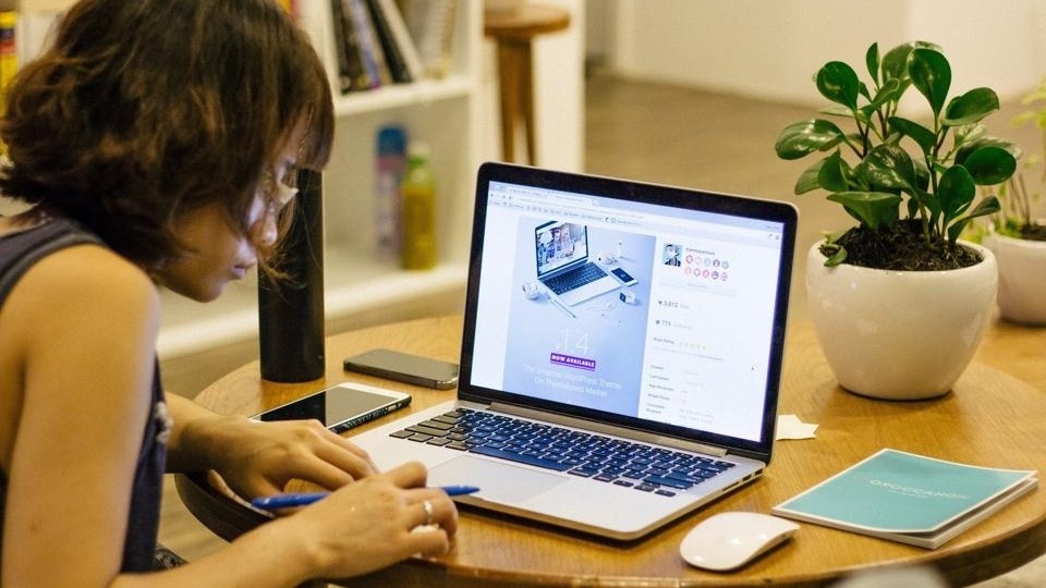 a women searching top-rated budget gadgets on her laptop screen